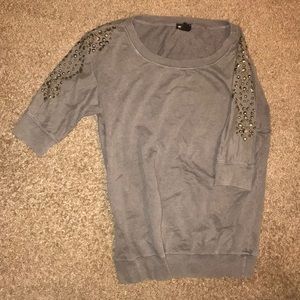 Studded 1/4 sleeve top